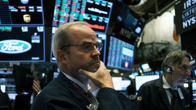 Giới đầu tư thận trọng trở lại, phòng thủ cao